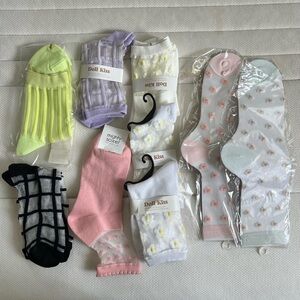 NWT 9 pairs of socks from Japan size 5-7